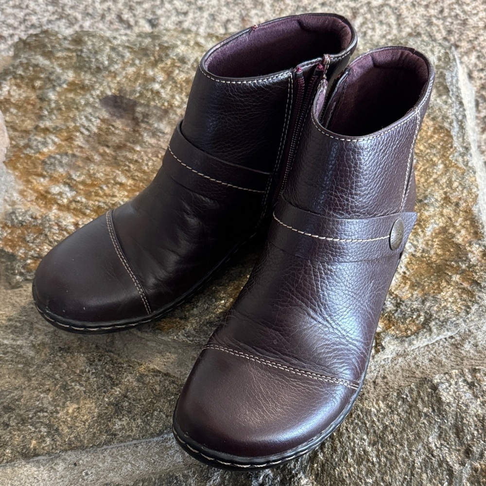 Ultimate comfort Clarks Dark Brown Ankle Booties